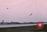 Standbild F-4J Absturz nach Piloten Sicher auswerfen Saint Louis Missouri USA, 1968, aus Sekunde 19 historischem Filmmaterial Videoclip 65675045369