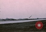 Standbild F-4J Absturz nach Piloten Sicher auswerfen Saint Louis Missouri USA, 1968, aus Sekunde 21 historischem Filmmaterial Videoclip 65675045369