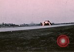 Standbild F-4J Absturz nach Piloten Sicher auswerfen Saint Louis Missouri USA, 1968, aus Sekunde 24 historischem Filmmaterial Videoclip 65675045369
