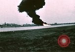 Standbild F-4J Absturz nach Piloten Sicher auswerfen Saint Louis Missouri USA, 1968, aus Sekunde 37 historischem Filmmaterial Videoclip 65675045369