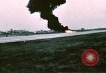 Standbild F-4J Absturz nach Piloten Sicher auswerfen Saint Louis Missouri USA, 1968, aus Sekunde 38 historischem Filmmaterial Videoclip 65675045369
