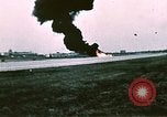 Standbild F-4J Absturz nach Piloten Sicher auswerfen Saint Louis Missouri USA, 1968, aus Sekunde 39 historischem Filmmaterial Videoclip 65675045369