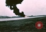 Standbild F-4J Absturz nach Piloten Sicher auswerfen Saint Louis Missouri USA, 1968, aus Sekunde 41 historischem Filmmaterial Videoclip 65675045369