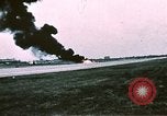 Standbild F-4J Absturz nach Piloten Sicher auswerfen Saint Louis Missouri USA, 1968, aus Sekunde 49 historischem Filmmaterial Videoclip 65675045369
