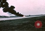 Standbild F-4J Absturz nach Piloten Sicher auswerfen Saint Louis Missouri USA, 1968, aus Sekunde 51 historischem Filmmaterial Videoclip 65675045369