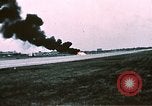 Standbild F-4J Absturz nach Piloten Sicher auswerfen Saint Louis Missouri USA, 1968, aus Sekunde 54 historischem Filmmaterial Videoclip 65675045369