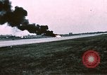 Standbild F-4J Absturz nach Piloten Sicher auswerfen Saint Louis Missouri USA, 1968, aus Sekunde 56 historischem Filmmaterial Videoclip 65675045369