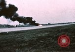 Standbild F-4J Absturz nach Piloten Sicher auswerfen Saint Louis Missouri USA, 1968, aus Sekunde 57 historischem Filmmaterial Videoclip 65675045369