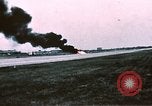 Standbild F-4J Absturz nach Piloten Sicher auswerfen Saint Louis Missouri USA, 1968, aus Sekunde 59 historischem Filmmaterial Videoclip 65675045369