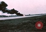 Standbild F-4J Absturz nach Piloten Sicher auswerfen Saint Louis Missouri USA, 1968, aus Sekunde 61 historischem Filmmaterial Videoclip 65675045369