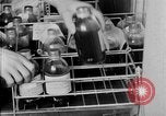Standbild Besatzungsmitglieder Blut spenden San Francisco California USA, 1951, aus Sekunde 29 historischem Filmmaterial Videoclip 65675045381