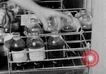 Standbild Besatzungsmitglieder Blut spenden San Francisco California USA, 1951, aus Sekunde 30 historischem Filmmaterial Videoclip 65675045381