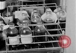 Standbild Besatzungsmitglieder Blut spenden San Francisco California USA, 1951, aus Sekunde 31 historischem Filmmaterial Videoclip 65675045381