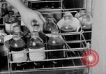 Standbild Besatzungsmitglieder Blut spenden San Francisco California USA, 1951, aus Sekunde 33 historischem Filmmaterial Videoclip 65675045381