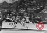 Immagine di 15 piedi vault New York United States USA, 1951, secondo 26 filmato di repertorio 65675045383