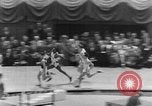 Immagine di 15 piedi vault New York United States USA, 1951, secondo 27 filmato di repertorio 65675045383