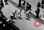 Immagine di 15 piedi vault New York United States USA, 1951, secondo 41 filmato di repertorio 65675045383
