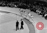 Immagine di 15 piedi vault New York United States USA, 1951, secondo 46 filmato di repertorio 65675045383