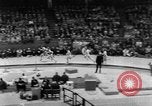 Immagine di 15 piedi vault New York United States USA, 1951, secondo 49 filmato di repertorio 65675045383