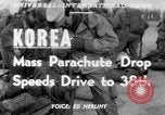 Immagine di Massa caduta paracadute Corea, 1951, secondo 1 filmato di repertorio 65675045385