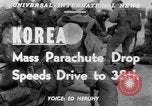 Immagine di Massa caduta paracadute Corea, 1951, secondo 5 filmato di repertorio 65675045385