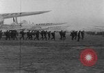 Immagine di Massa caduta paracadute Corea, 1951, secondo 14 filmato di repertorio 65675045385