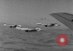 Immagine di Massa caduta paracadute Corea, 1951, secondo 21 filmato di repertorio 65675045385