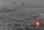 Immagine di Massa caduta paracadute Corea, 1951, secondo 40 filmato di repertorio 65675045385