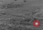 Immagine di Massa caduta paracadute Corea, 1951, secondo 44 filmato di repertorio 65675045385