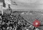 Image Nickel Coin remporte un Grand National britannique Steeplechase Aintree Angleterre, 1951, de la seconde 9 séquences d'archives historiques vidéo 65675045393