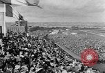 Image Nickel Coin remporte un Grand National britannique Steeplechase Aintree Angleterre, 1951, de la seconde 10 séquences d'archives historiques vidéo 65675045393