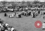Image Nickel Coin remporte un Grand National britannique Steeplechase Aintree Angleterre, 1951, de la seconde 12 séquences d'archives historiques vidéo 65675045393