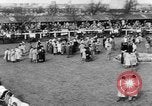 Image Nickel Coin remporte un Grand National britannique Steeplechase Aintree Angleterre, 1951, de la seconde 14 séquences d'archives historiques vidéo 65675045393