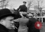 Image Nickel Coin remporte un Grand National britannique Steeplechase Aintree Angleterre, 1951, de la seconde 28 séquences d'archives historiques vidéo 65675045393