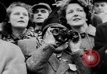 Image Nickel Coin remporte un Grand National britannique Steeplechase Aintree Angleterre, 1951, de la seconde 32 séquences d'archives historiques vidéo 65675045393