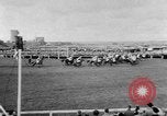 Image Nickel Coin remporte un Grand National britannique Steeplechase Aintree Angleterre, 1951, de la seconde 37 séquences d'archives historiques vidéo 65675045393