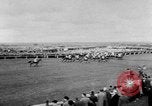 Image Nickel Coin remporte un Grand National britannique Steeplechase Aintree Angleterre, 1951, de la seconde 39 séquences d'archives historiques vidéo 65675045393