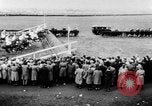Image Nickel Coin remporte un Grand National britannique Steeplechase Aintree Angleterre, 1951, de la seconde 47 séquences d'archives historiques vidéo 65675045393