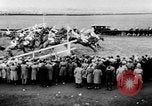 Image Nickel Coin remporte un Grand National britannique Steeplechase Aintree Angleterre, 1951, de la seconde 50 séquences d'archives historiques vidéo 65675045393
