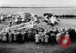 Image Nickel Coin remporte un Grand National britannique Steeplechase Aintree Angleterre, 1951, de la seconde 51 séquences d'archives historiques vidéo 65675045393