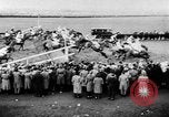 Image Nickel Coin remporte un Grand National britannique Steeplechase Aintree Angleterre, 1951, de la seconde 52 séquences d'archives historiques vidéo 65675045393