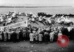 Image Nickel Coin remporte un Grand National britannique Steeplechase Aintree Angleterre, 1951, de la seconde 53 séquences d'archives historiques vidéo 65675045393