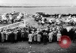 Image Nickel Coin remporte un Grand National britannique Steeplechase Aintree Angleterre, 1951, de la seconde 54 séquences d'archives historiques vidéo 65675045393