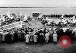Image Nickel Coin remporte un Grand National britannique Steeplechase Aintree Angleterre, 1951, de la seconde 55 séquences d'archives historiques vidéo 65675045393