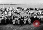 Image Nickel Coin remporte un Grand National britannique Steeplechase Aintree Angleterre, 1951, de la seconde 56 séquences d'archives historiques vidéo 65675045393