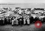 Image Nickel Coin remporte un Grand National britannique Steeplechase Aintree Angleterre, 1951, de la seconde 58 séquences d'archives historiques vidéo 65675045393