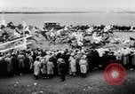 Image Nickel Coin remporte un Grand National britannique Steeplechase Aintree Angleterre, 1951, de la seconde 59 séquences d'archives historiques vidéo 65675045393