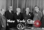 Standbild Look Magazine Motion Picture Pioneer Award 1952 New York City USA, 1952, aus Sekunde 3 historischem Filmmaterial Videoclip 65675045407
