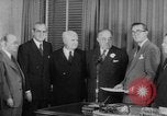 Standbild Look Magazine Motion Picture Pioneer Award 1952 New York City USA, 1952, aus Sekunde 4 historischem Filmmaterial Videoclip 65675045407