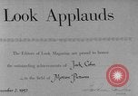 Standbild Look Magazine Motion Picture Pioneer Award 1952 New York City USA, 1952, aus Sekunde 11 historischem Filmmaterial Videoclip 65675045407